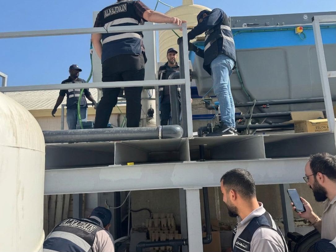 Alnajdain technicians on DAF platform