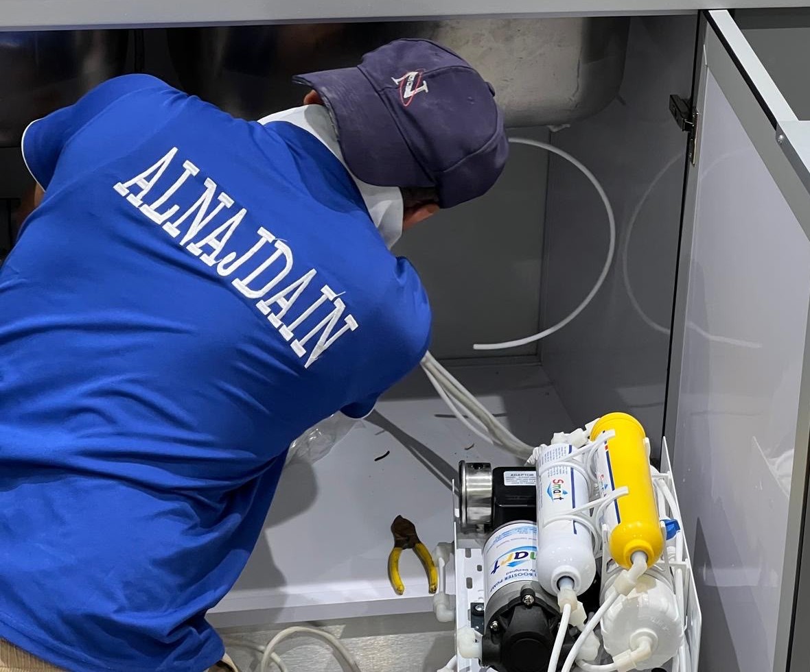 Alnajdain technician installing under-sink RO system